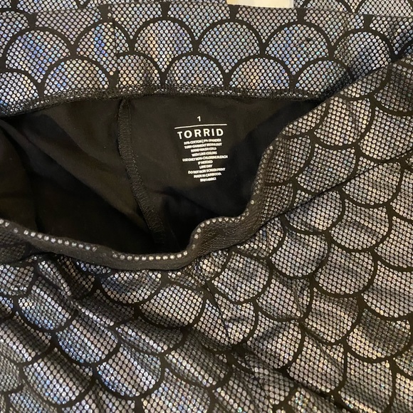 Torrid full length Mermaid scale leggings HTF size 1X, 14/16 - Picture 4 of 5